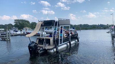 Photo of auqa legend pontoon 2021