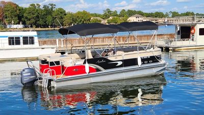 Photo of 150 HP Avalon Pontoon boat for rent
