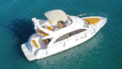 Photo of MERIDIAN 46 FT Flybridge  For Rent In Cancun